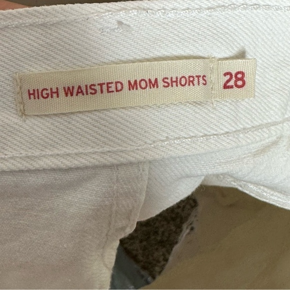 Levis High-Rise Mom Shorts White‎ Raw Hem Size 28 Cut Offs Destressed - Picture 5 of 7